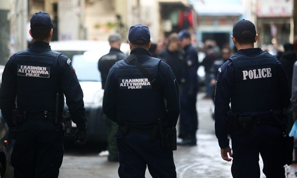 Στα 111 ευρώ το μήνα η μέση αύξηση που θα λάβουν 76.000 στελέχη στα Σώματα Ασφαλείας – Το νέο μισθολόγιο