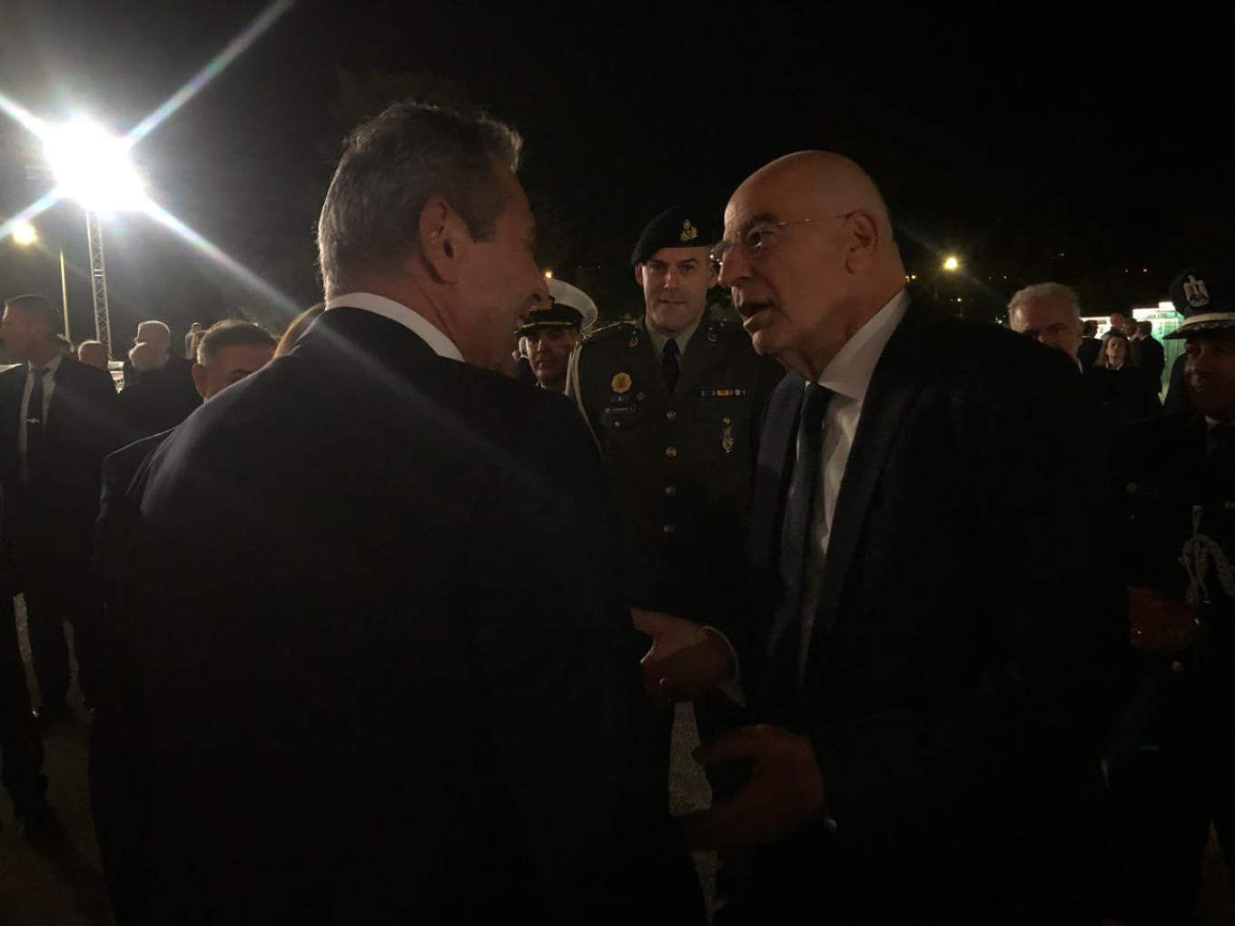 Ο διάλογος Ν.Δένδια με τον Π.Καμμένο: «Δεν σε γνώρισα» – «Μετά το κτήριο, άλλαξα κι εγώ» (φωτό)