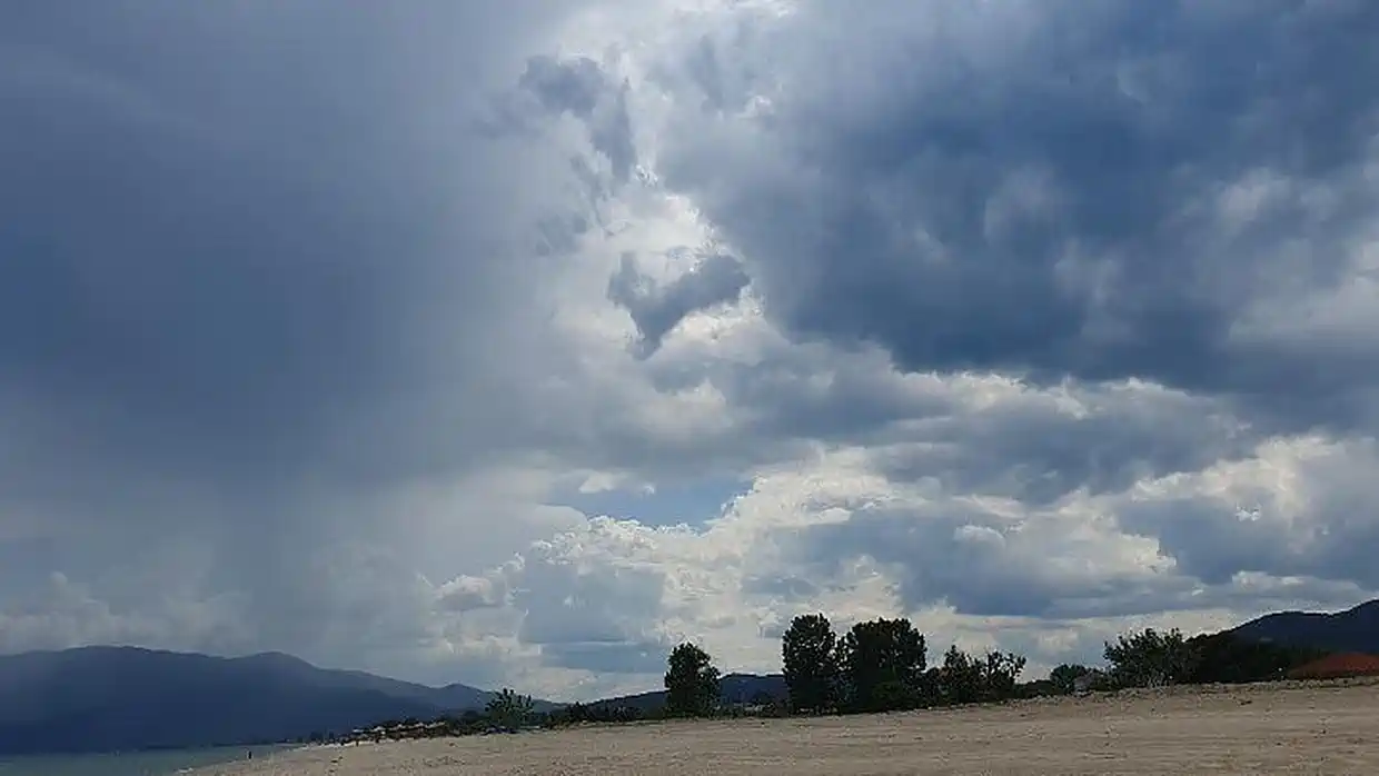 Καιρός: Γενικά αίθριος με τοπικές νεφώσεις αύριο – Έως 23 βαθμούς Κελσίου η θερμοκρασία