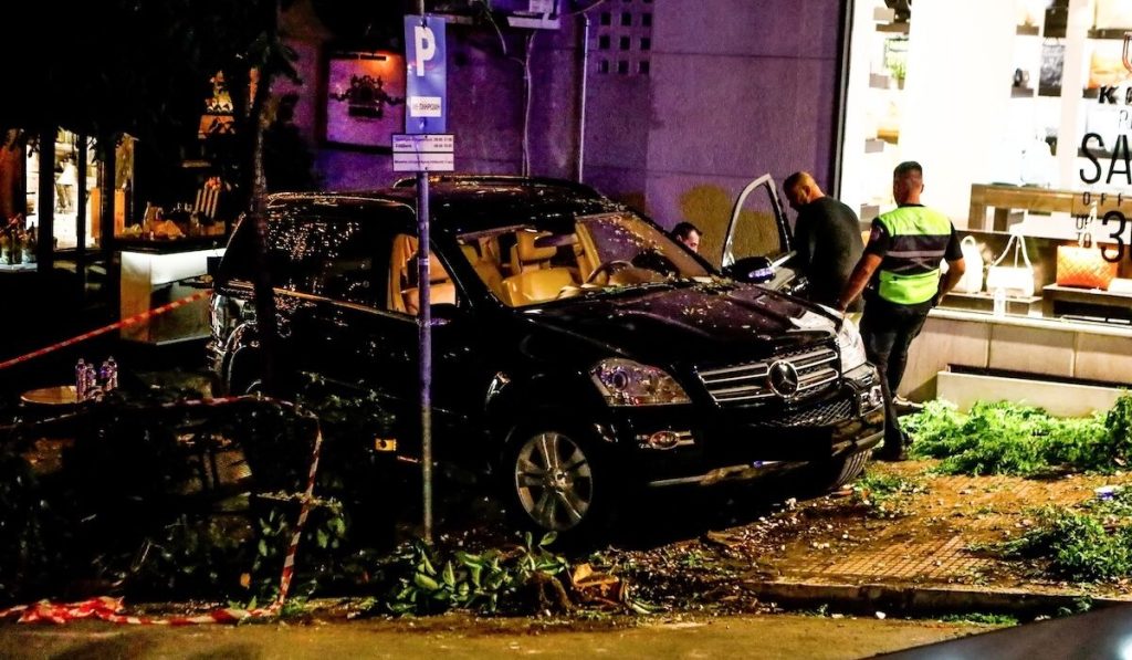 Ο φωτογράφος Χάρης Φαρσαράκης θα ζητήσει αποζημίωση 1 εκατ. ευρώ για το ατύχημα με το τζιπ στο Κολωνάκι