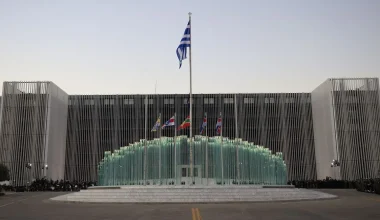 Το «λίφτινγκ» στο κτίριο του υπουργείου Εθνικής Άμυνας: «Απ’έξω κούκλα» αλλά το από μέσα έχει σημασία…