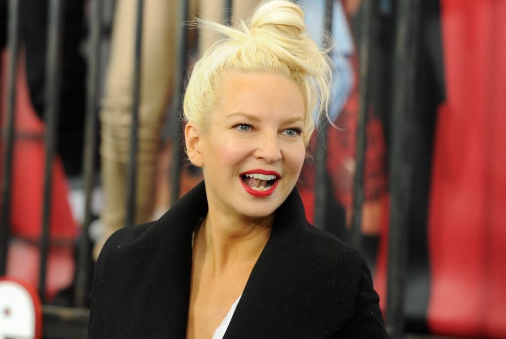 Sia: «Είμαι νηφάλια έξι μήνες» – Ο πρώην σύζυγός της τη χαρακτηρίζει ακατάλληλη μητέρα