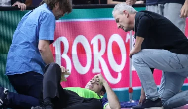 Παίκτης του Πανιωνίου «γκρέμισε» διαιτητή στο παρκέ – Το παιχνίδι τελείωσε με δύο διαιτητές (φωτο)