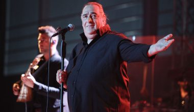 Ε.Παναγιωτίδου για Β.Καρρά: «Ενώ ήταν στο νοσοκομείο διασωληνωμένος, πέταξε την πεταλούδα και ήρθε να τραγουδήσει»