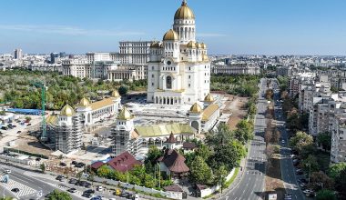 Ένα βήμα πριν ολοκληρωθεί ο μεγαλύτερος ορθόδοξος ναός της Ρουμανίας – Έχει ύψος 127 μέτρων (βίντεο)