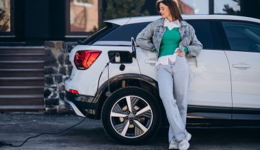 Πάμε προς την υποχρεωτική φόρτιση των PHEV;