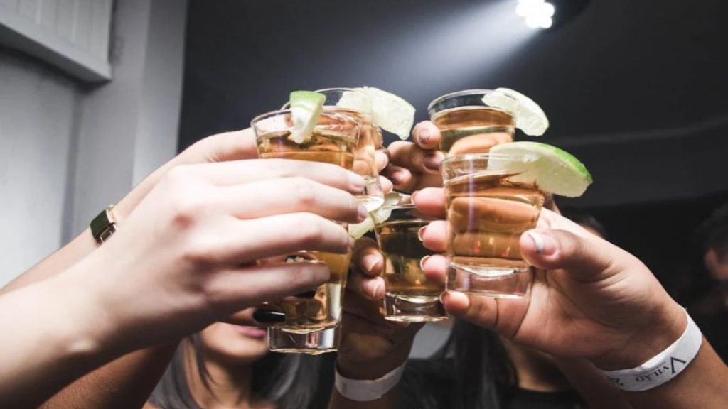 Ηλεία: Στο νοσοκομείο Πύργου κατέληξε 16χρονος μετά από κατανάλωση αλκοόλ σε μπαρ στα Λεχαινά