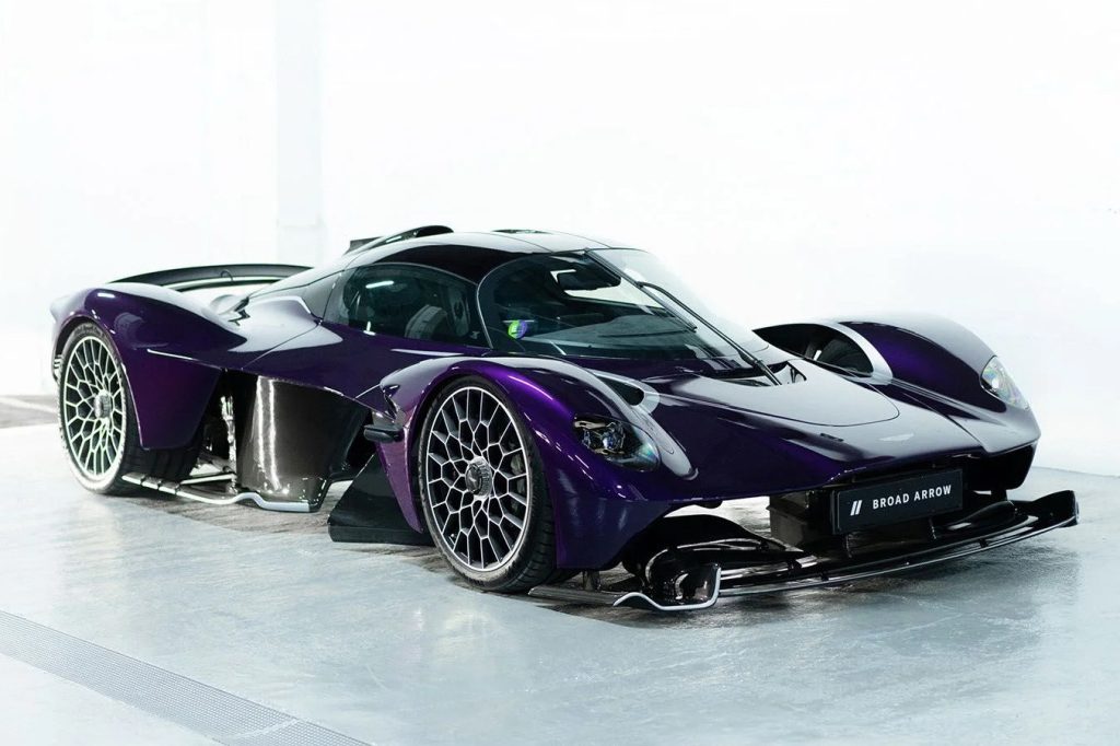 Υπάρχει άνθρωπος που πουλάει Aston Martin Valkyrie Spider «κούτα»