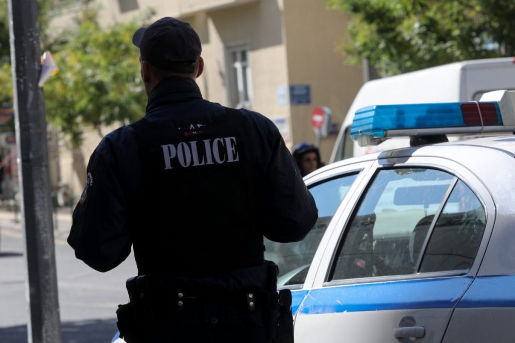 Άνδρας βρέθηκε μαχαιρωμένος στο λαιμό μέσα σε ασανσέρ στη Νέα Ιωνία – Πώς τον έσωσαν αστυνομικοί