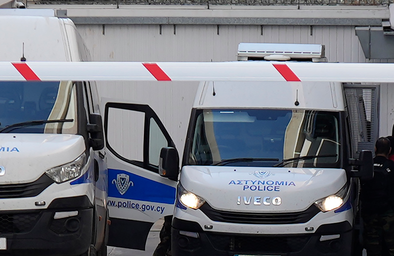 Απίστευτο περιστατικό στην Κύπρο: Πολίτης μεταφέρθηκε κατά λάθος σε… κλούβα κρατουμένων