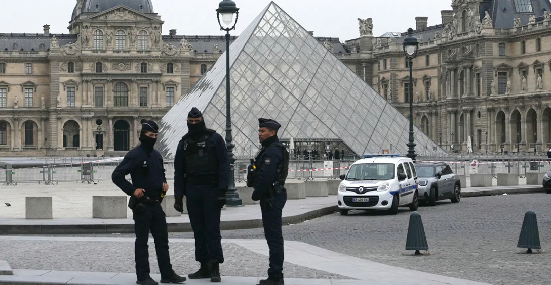 Γαλλία: Πέντε νέες συλλήψεις για την κινηματογραφική ληστεία στο Μουσείο του Λούβρου (upd)