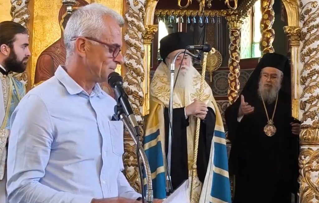 Μητροπολίτης επέπληξε διευθυντή σχολείου στη Ζάκυνθο: «Με τα πουκάμισα έξω ήρθες να βγάλεις λόγο τέτοια ημέρα»