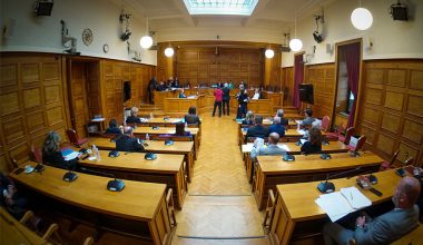 ΣΥΡΙΖΑ κατά ΝΔ: «Γαλάζιο πάρτι απευθείας αναθέσεων στον ΟΠΕΚΕΠΕ»