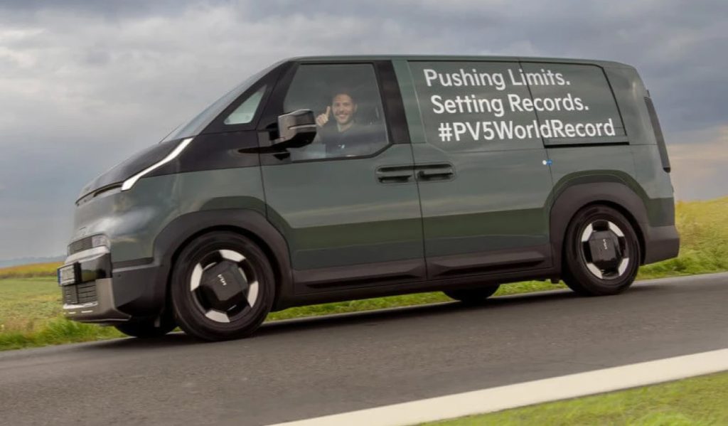 Kia PV5 μπαίνει στα Guinness με 693,38 km με μία φόρτιση