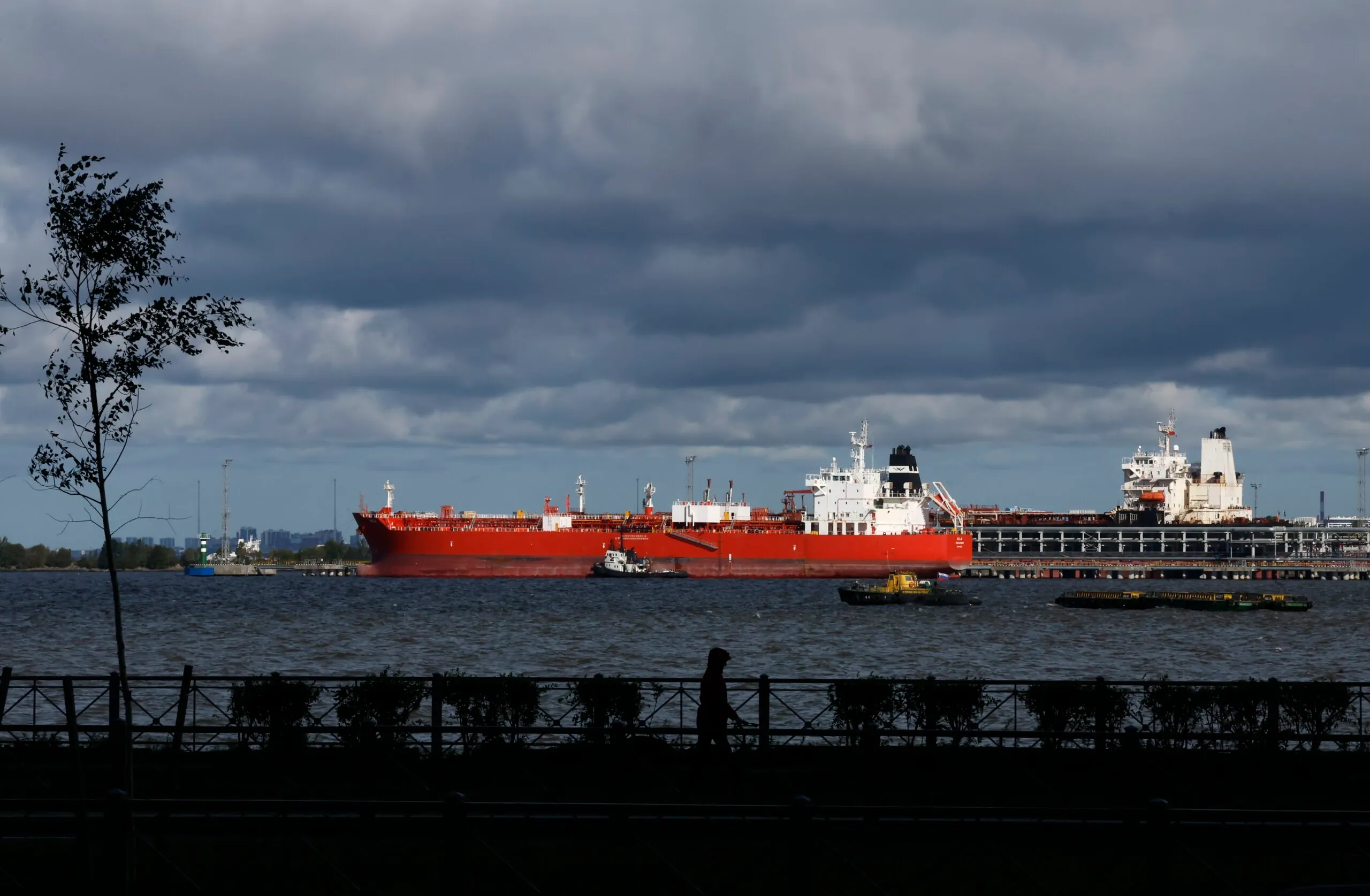 Δεξαμενόπλοιο που πιθανότατα ανήκει στον ρωσικό Στόλο εντοπίστηκε σε γαλλική ακτή