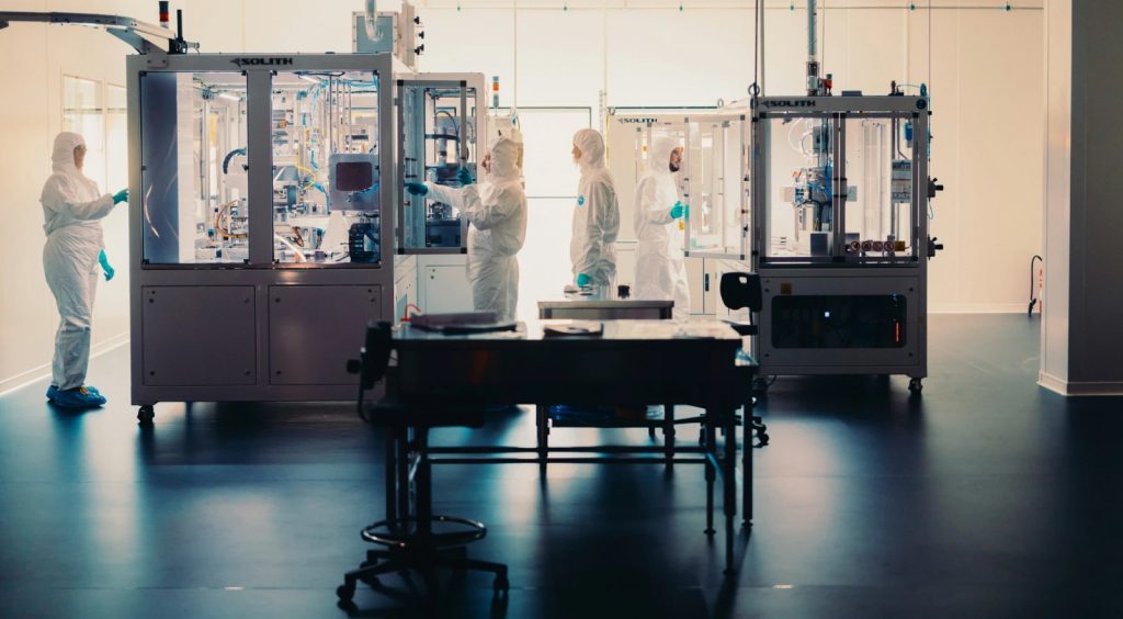 Renault: Δοκιμάζει νέα τεχνολογία μπαταριών για μείωση κόστους των ηλεκτρικών της