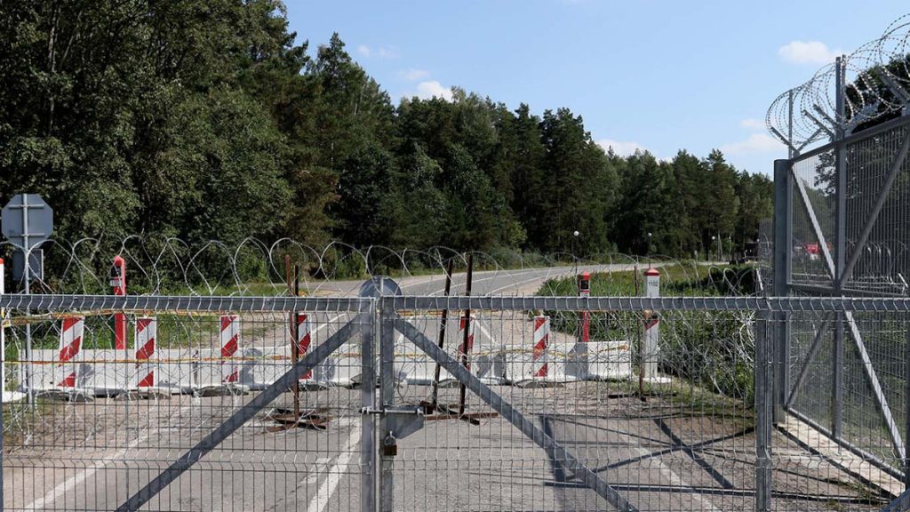 Λευκορωσία: 2.000 νταλίκες παραμένουν μπλοκαρισμένες στη χώρα μετά το κλείσιμο των συνόρων με τη Λιθουανία