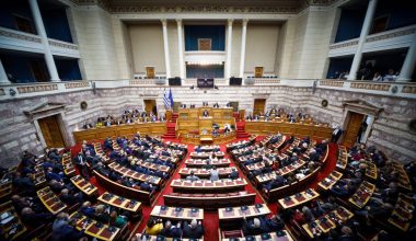 Πολιτική ένταση για τα λουκέτα στα ΕΛΤΑ – Αντιδράσεις ακόμη και από τη ΝΔ