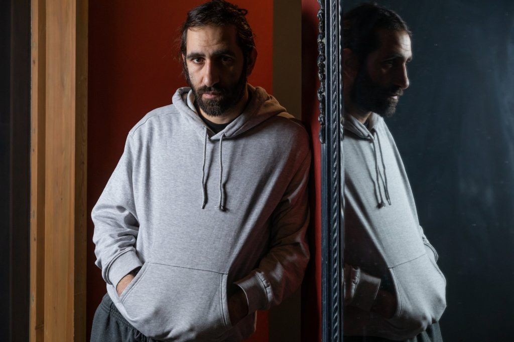 Χ.Φραγκούλης: «Δε μπορείς να ζήσεις μόνο με τα λεφτά του θεάτρου – Δεν έχω χρήματα ούτε για τον οδοντίατρο»