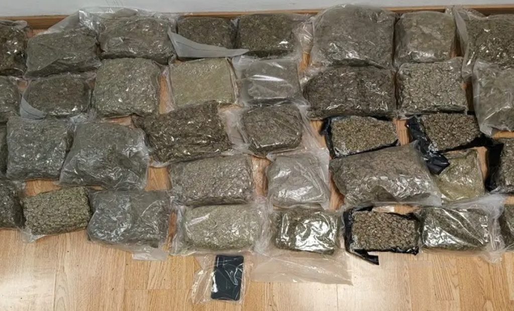 Συνελήφθη 28χρονος στο «Ελ.Βενιζέλος» που προσπάθησε να περάσει 19 κιλά κάνναβης (φωτο)