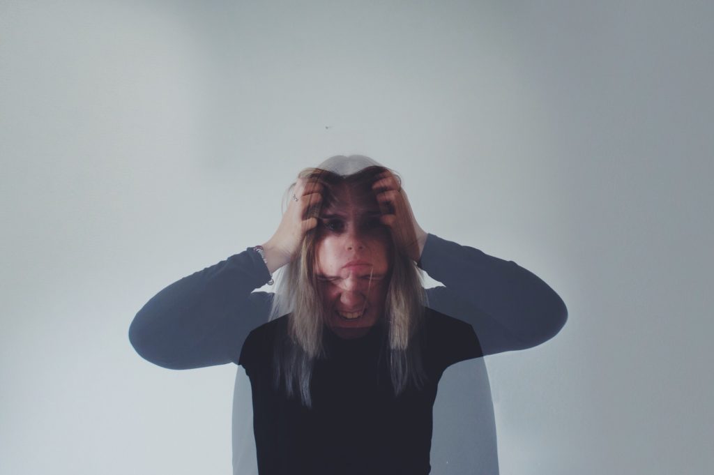 Αυτός είναι ο λόγος που οι άνθρωποι που πάσχουν από σχιζοφρένεια ακούνε φωνές στο κεφάλι τους