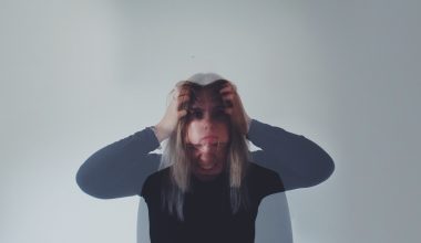 Αυτός είναι ο λόγος που οι άνθρωποι που πάσχουν από σχιζοφρένεια ακούνε φωνές στο κεφάλι τους