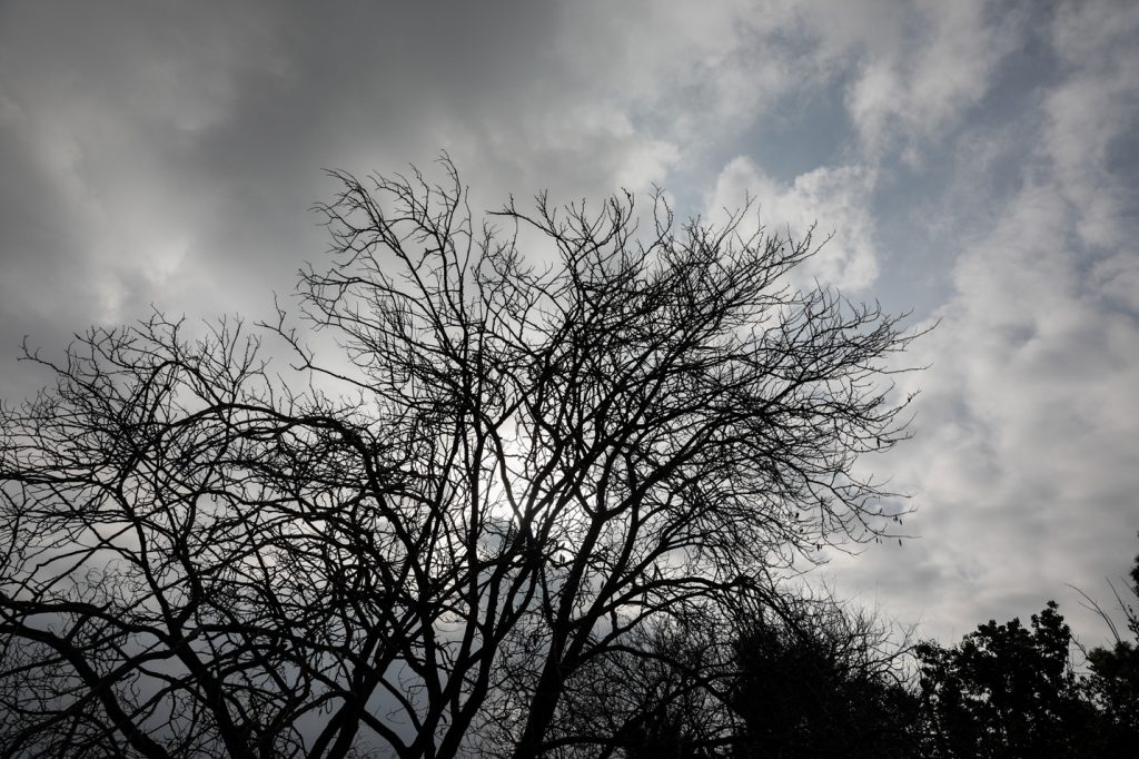 Άστατος αύριο ο καιρός με νεφώσεις και τοπικές βροχές – Η πρόγνωση της ΕΜΥ