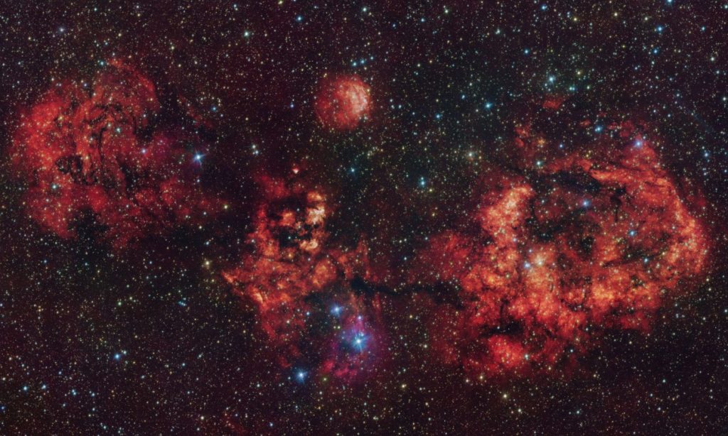 Αστρονόμοι έδωσαν στη δημοσιότητα φωτογραφία νεφελώματος που μοιάζει με το σήμα του Batman! – Eντυπωσιακές εικόνες