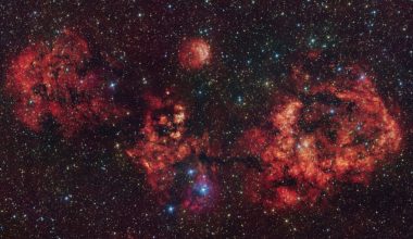 Αστρονόμοι έδωσαν στη δημοσιότητα φωτογραφία νεφελώματος που μοιάζει με το σήμα του Batman! – Eντυπωσιακές εικόνες