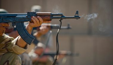 Σφαγή στην Κρήτη – 2 νεκροί & 15 τραυματίες από μάχη με πυροβολισμούς & ρίψη βόμβας – Έπεσαν 2.000 σφαίρες