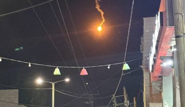 Βίντεο: «Σφαίρες φωτός» πέφτουν στους δρόμους πόλης της Καλιφόρνια – ΑΙ, αλήθεια ή κάποιο άλλο φαινόμενο;