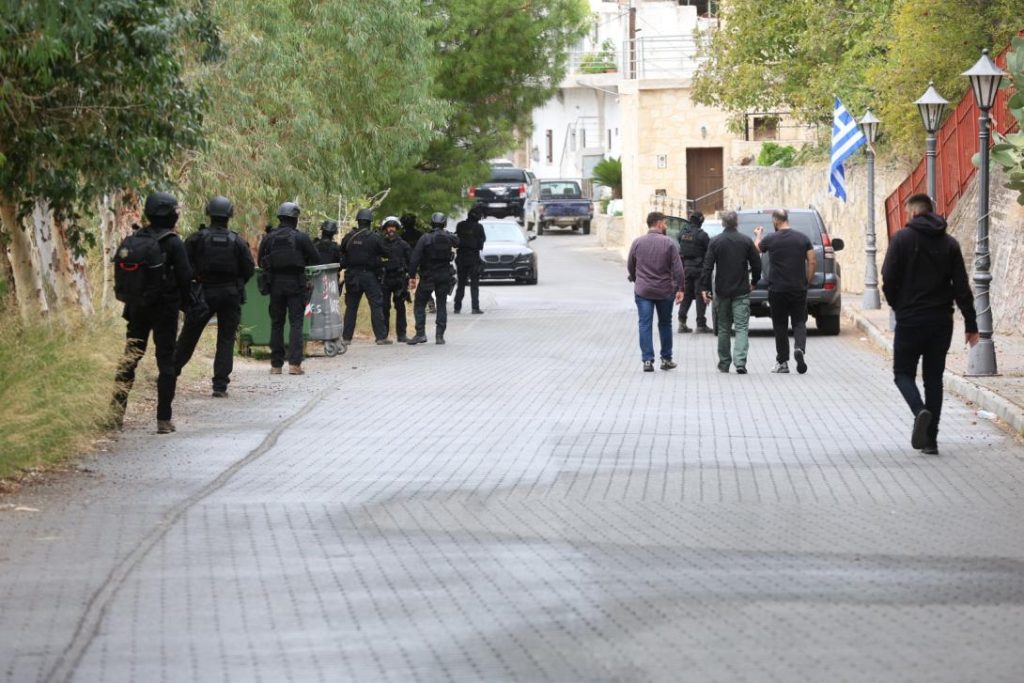 Στο νοσοκομείο Χανίων ήταν νοσηλεύτρια η 55χρονη που έπαθε ανακοπή από τους πυροβολισμούς στα Βορίζια