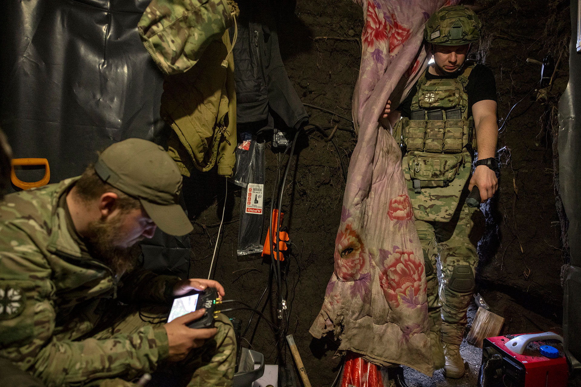 Κουπιάνσκ: Πανικός στο Οζλοβόι – Ουκρανοί στρατιώτες τρομοκρατούν αμάχους – «Είναι διαταγή από πάνω» (βίντεο)