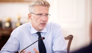 Άκης Σκέρτσος: Ο υπουργός Επικρατείας εξήγησε για ποιο λόγο μειώθηκαν τα τροχαία κατά 27,5% στο διάστημα 2019-2025