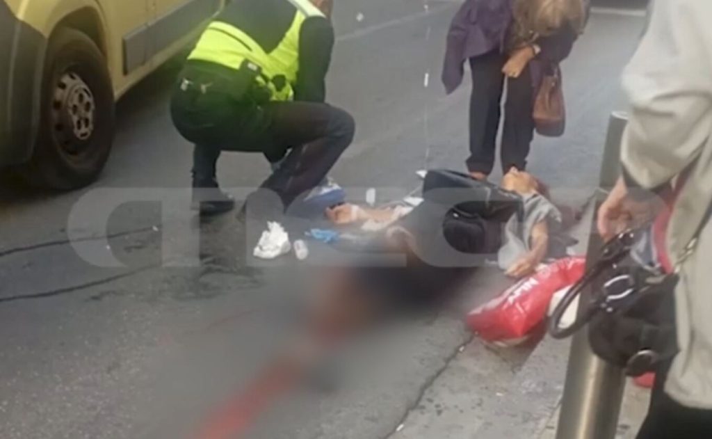 Ακρωτηριάστηκε στο πόδι η 72χρονη που παρασύρθηκε από λεωφορείο στον Πειραιά