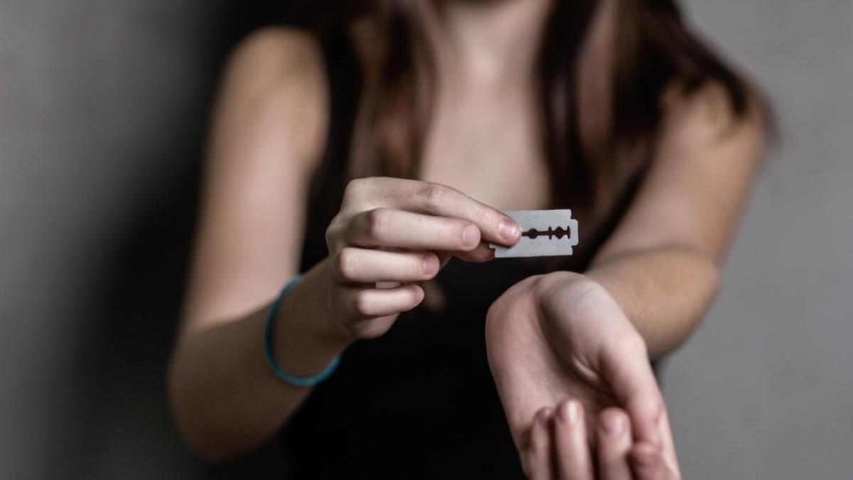 Παραλίγο τραγωδία στο Αίγιο: 15χρονη αποπειράθηκε να αυτοκτονήσει κόβοντας τις φλέβες της