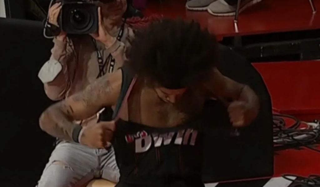 Ολυμπιακός – Ηρακλής 103-87: Ο εκνευρισμένος Τάισον Ουόρντ έσκισε τη φανέλα του μετά από χαμένο λέι απ (βίντεο)