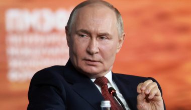 Β.Πούτιν: «Πως να ξεκινήσεις διάλογο με τη Δύση όταν μπερδεύουν την Αυστρία με την Αυστραλία»