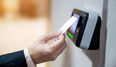 Από αύριο η ψηφιακή κάρτα εργασίας επεκτείνεται σε 350.000 επιπλέον εργαζόμενους