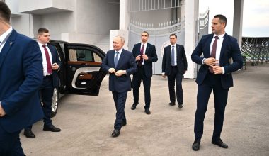 Το «μυστικό» όπλο που κρατούν οι σωματοφύλακες του Πούτιν