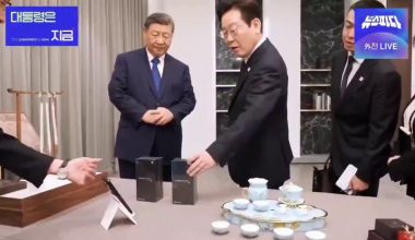 Σι Ζιπίνγκ στον Νοτιοκορεάτη ομόλογό του: «Δεν πιστεύω το κινητό σου να έχει κάποια “κερκόπορτα”»