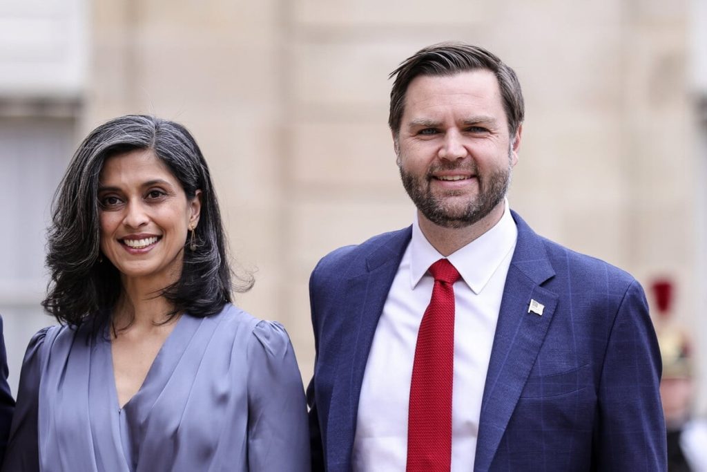 Ενόχληση Τζ.Ντ.Βανς για τα σχόλια για την θρησκεία της γυναίκας του: «Δεν είναι χριστιανή, ελπίζω να γίνει»