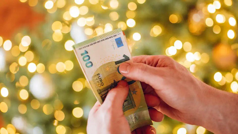 Δείτε μέχρι πότε πρέπει να καταβληθεί το δώρο Χριστουγέννων – Πώς υπολογίζεται
