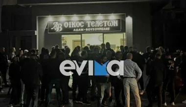 Εύβοια: Απίστευτη κοσμοσυρροή στα εγκαίνια γραφείου τελετών με την τούρτα σε… σχήμα φέρετρου – Δείτε φωτογραφίες