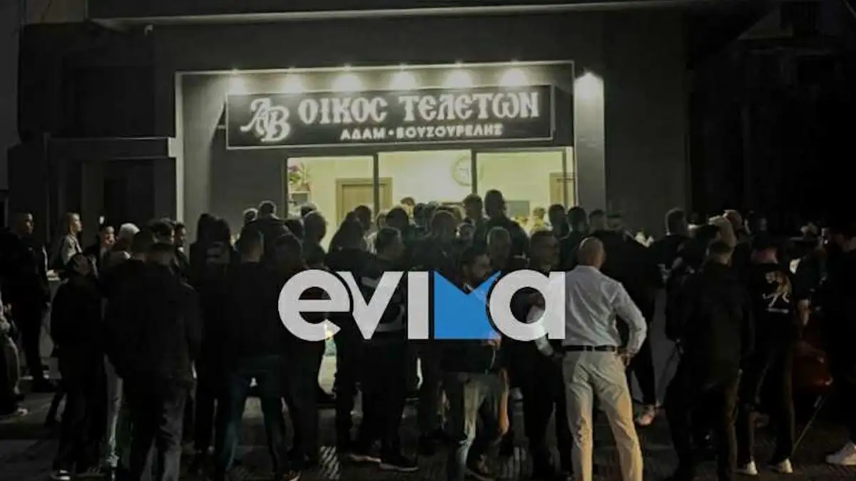 Εύβοια: Απίστευτη κοσμοσυρροή στα εγκαίνια γραφείου τελετών με την τούρτα σε… σχήμα φέρετρου – Δείτε φωτογραφίες