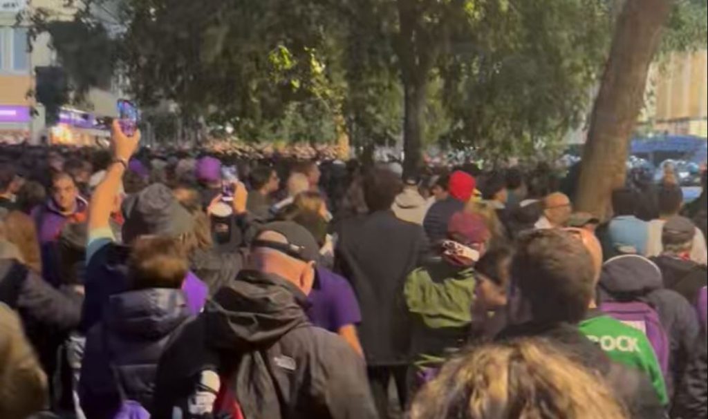 Αγανακτισμένοι οπαδοί της Φιορεντίνα περίμεναν τον προπονητή της ομάδας έξω από το «Αρτέμιο Φράνκι» – Δείτε βίντεο