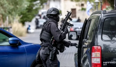 Οι αστυνομικοί στα Βορίζια-Οι ύποπτοι στα βουνά: Οι αντιδράσεις συγγενών του 39χρονου όταν είδαν τα ΕΚΑΜ (βίντεο)