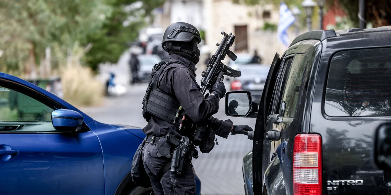 Οι αστυνομικοί στα Βορίζια-Οι ύποπτοι στα βουνά: Οι αντιδράσεις συγγενών του 39χρονου όταν είδαν τα ΕΚΑΜ (βίντεο)