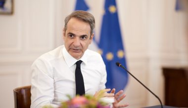 Ο Κυριάκος Μητσοτάκης υποδέχεται τον Πορτογάλο ΥΠΕΞ