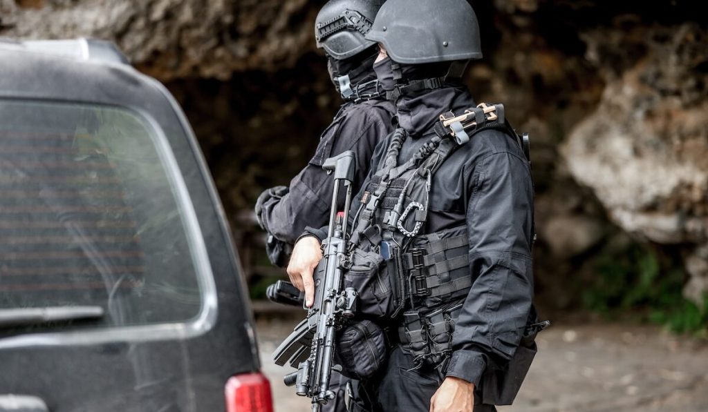 Βορίζια: Μόνο 2 προσαγωγές από ΕΛΑΣ! – Ψάχνουν ενόπλους στα βουνά – Η 56χρονη πέθανε από σφαίρα όχι από έμφραγμα!